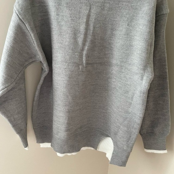 Grey mock neck knitted sweater 
Size: Onesize (fits like S) - Picture 3 of 7